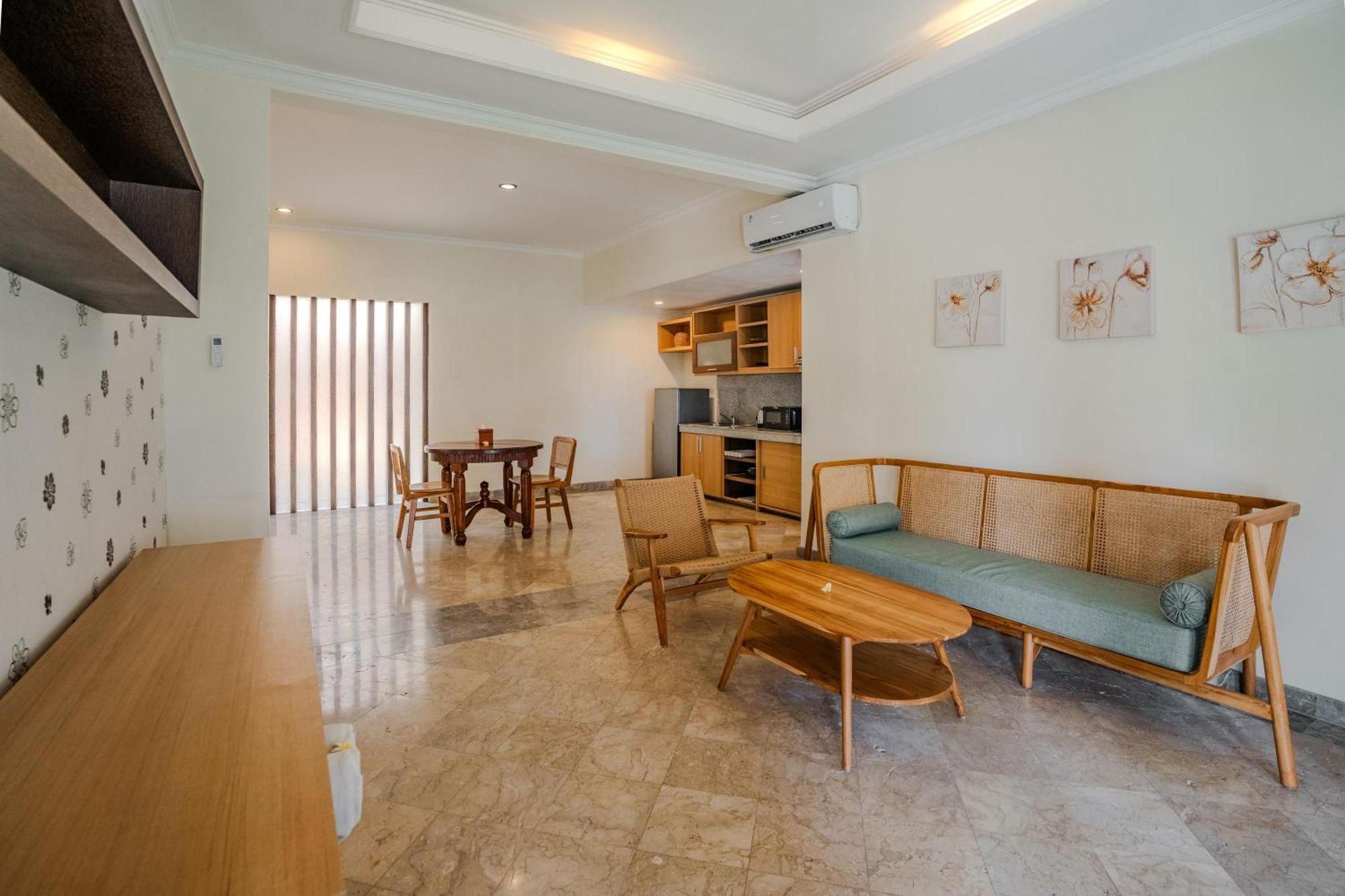 The Club Villas Seminyak Exterior photo